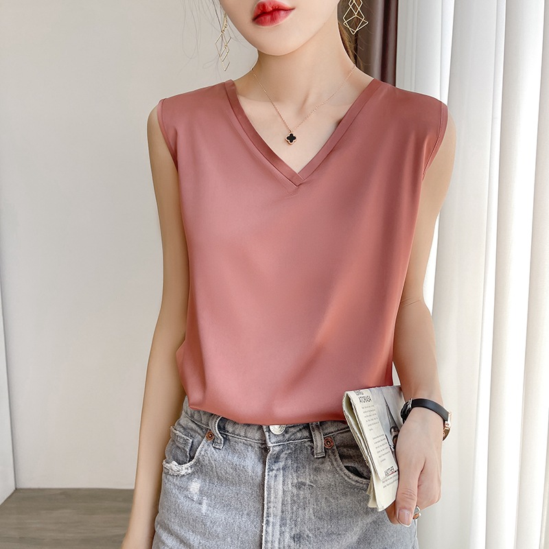 V-neck mulberry silk suspenders sleeveless top with t-shirt 42