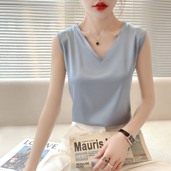 V-neck mulberry silk suspenders sleeveless top with t-shirt 42