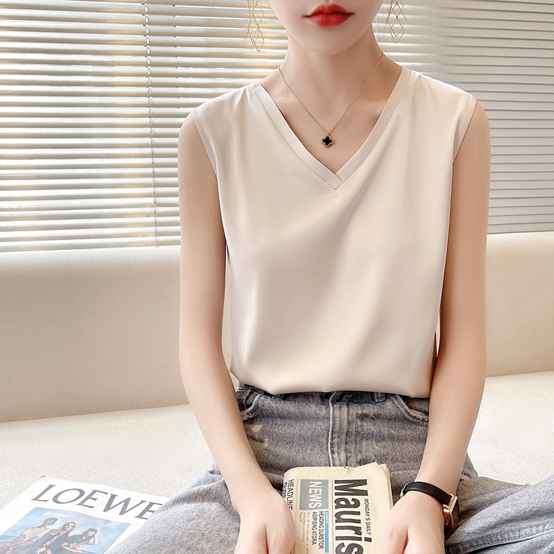V-neck mulberry silk suspenders sleeveless top with t-shirt 42