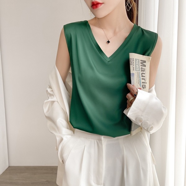 V-neck mulberry silk suspenders sleeveless top with t-shirt 42