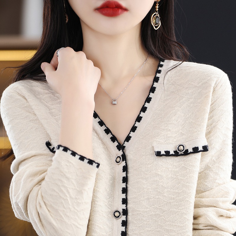 Xiaoxiang style V-neck cardigan women's fashion long sleeves 18