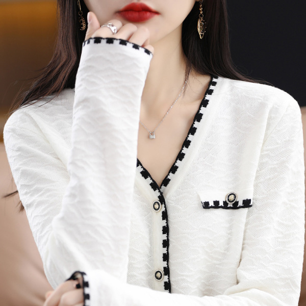 Xiaoxiang style V-neck cardigan women's fashion long sleeves 18