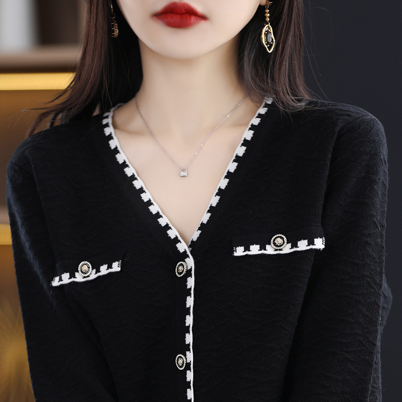 Xiaoxiang style V-neck cardigan women's fashion long sleeves 18