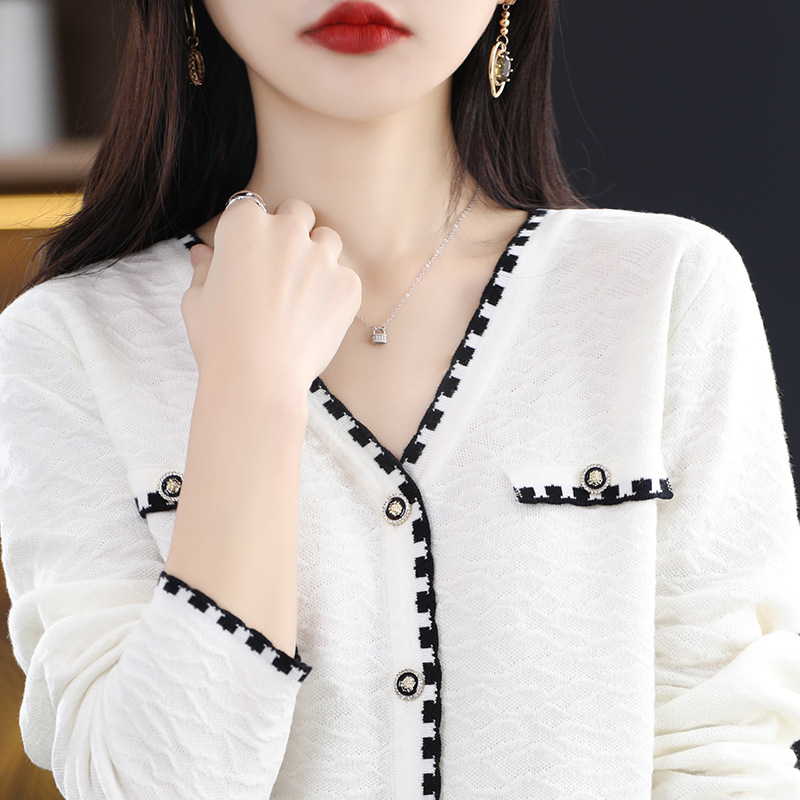 Xiaoxiang style V-neck cardigan women's fashion long sleeves 18