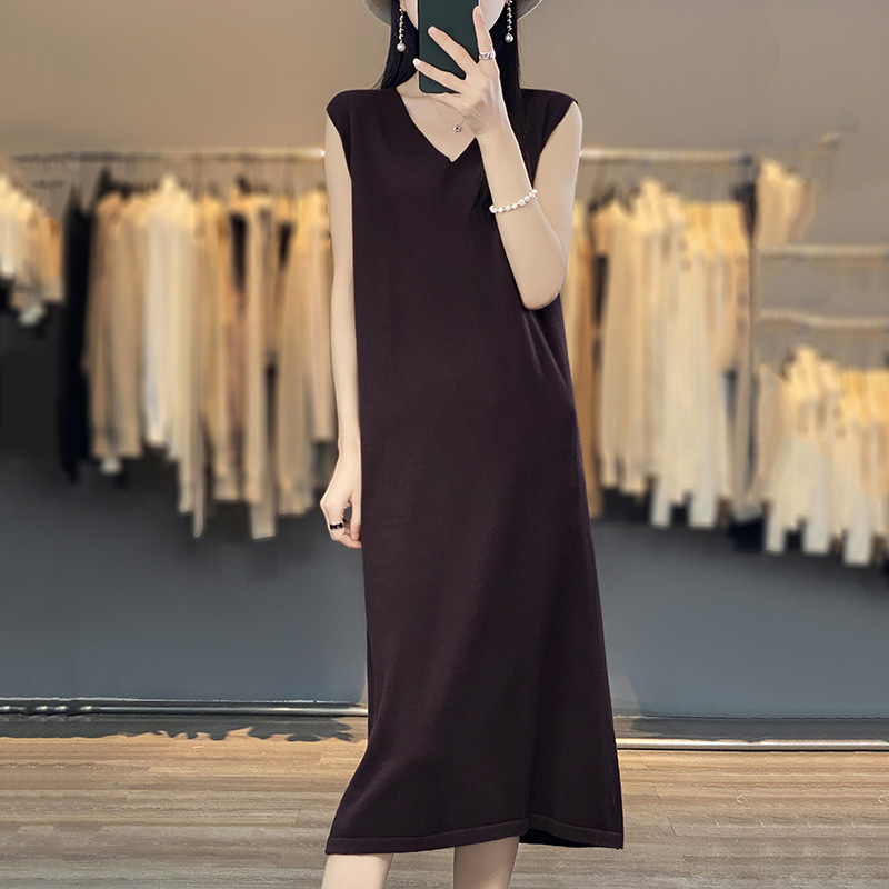 Dress V-neck mid-length knitted sleeveless dress 126