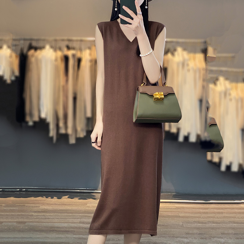 Dress V-neck mid-length knitted sleeveless dress 126