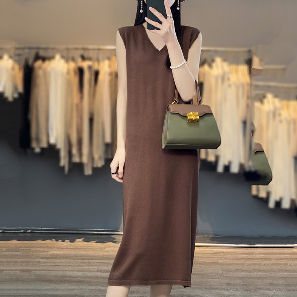 Dress V-neck mid-length knitted sleeveless dress 126