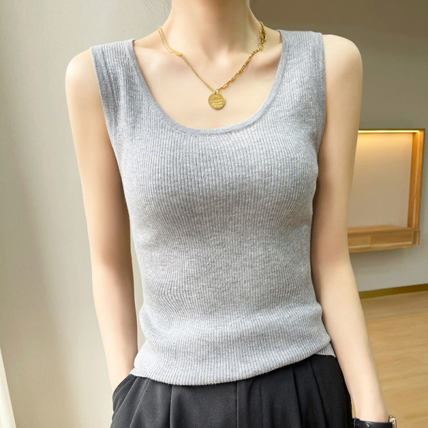 U-neck slim fit solid color base 82 